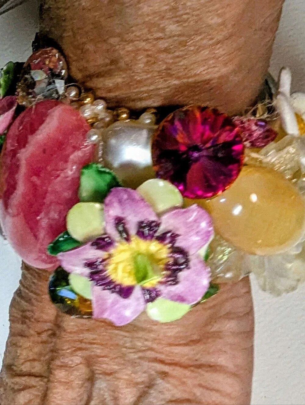 Wendy Gell bracelet porcelain flowers pearls Swarovski Stone Rhodenite.